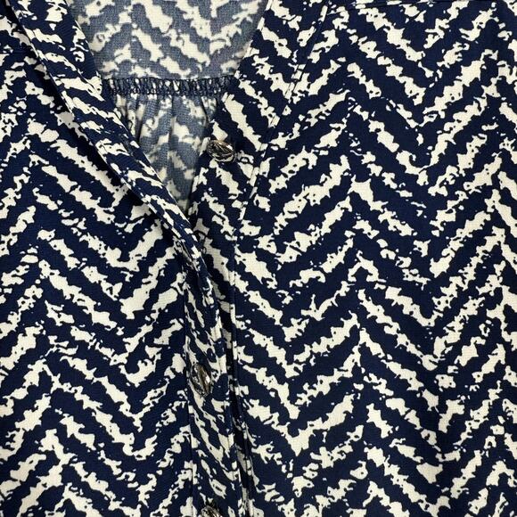 Cocomo 1X Tunic Top Blue White Geometric Print Short Sleeve Shark Hem Stretchy - Picture 4 of 5